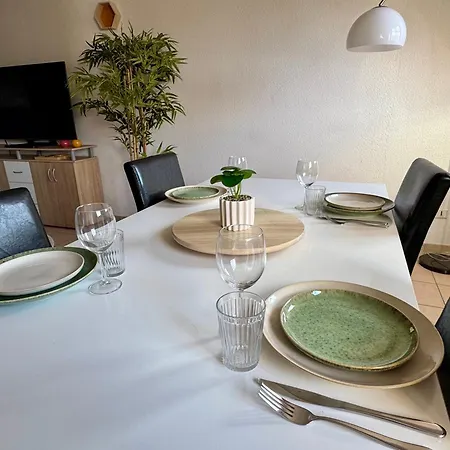Spacieux Calme Au Coeur De Apartamento